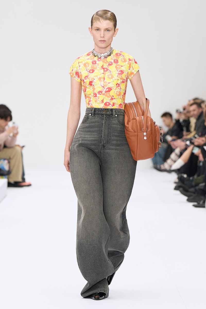 Acne Studios 2025 春夏女裝系列大秀正式登場