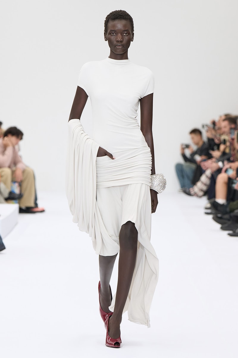 Acne Studios 2025 春夏女裝系列大秀正式登場