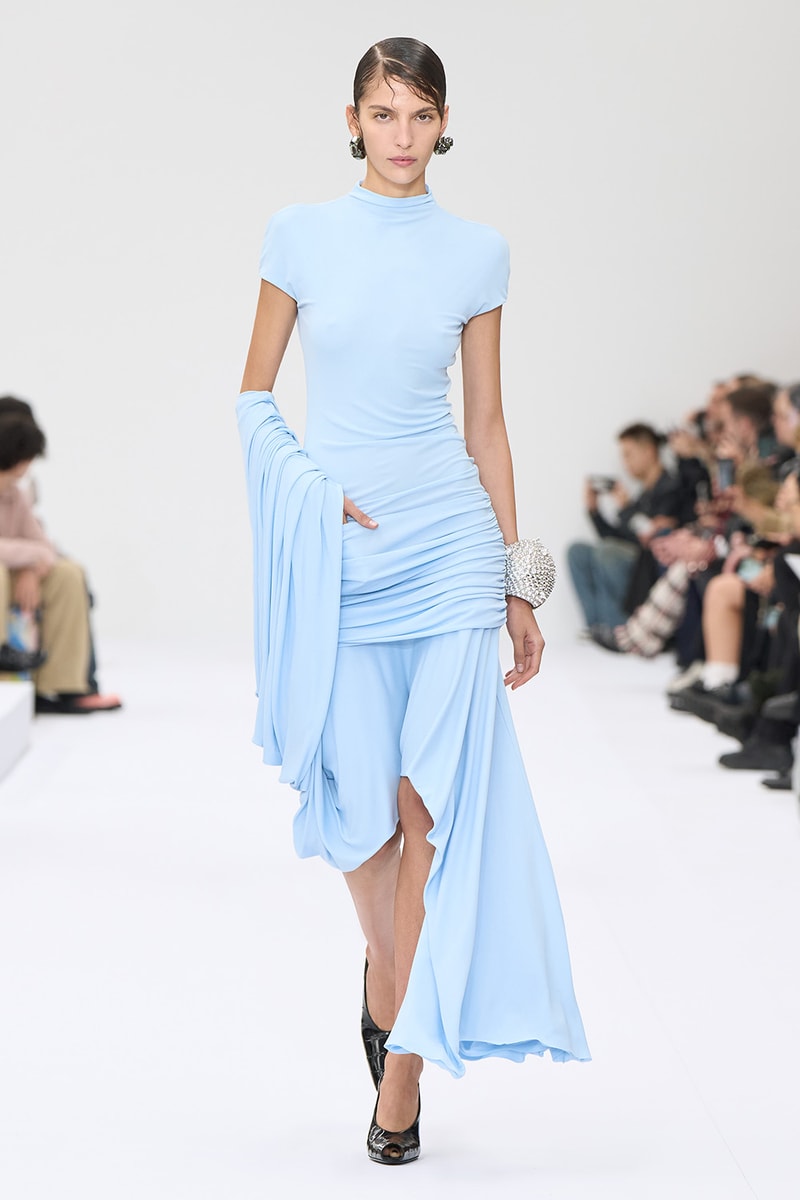 Acne Studios 2025 春夏女裝系列大秀正式登場