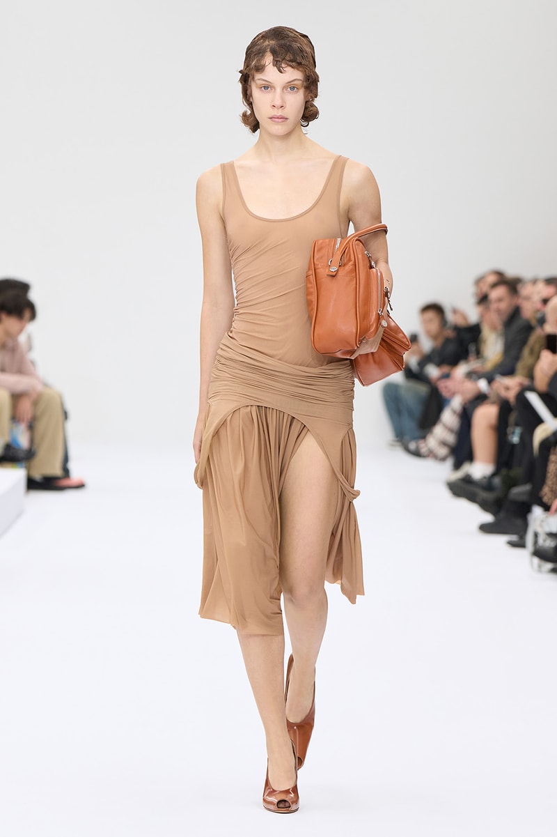 Acne Studios 2025 春夏女裝系列大秀正式登場