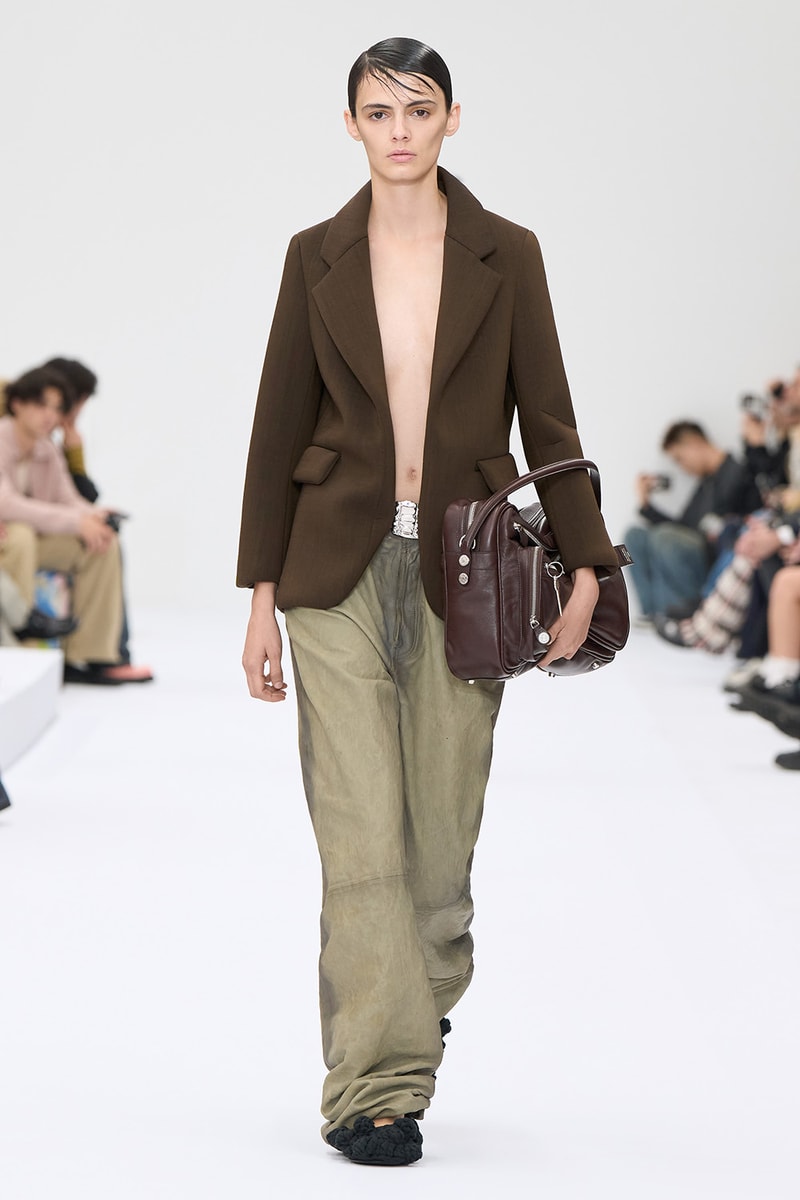 Acne Studios 2025 春夏女裝系列大秀正式登場