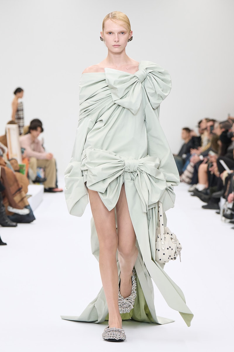 Acne Studios 2025 春夏女裝系列大秀正式登場