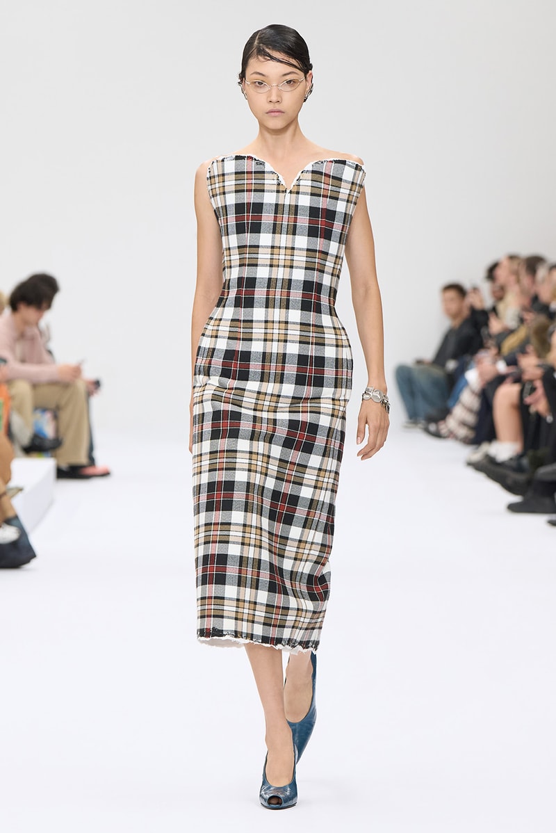 Acne Studios 2025 春夏女裝系列大秀正式登場