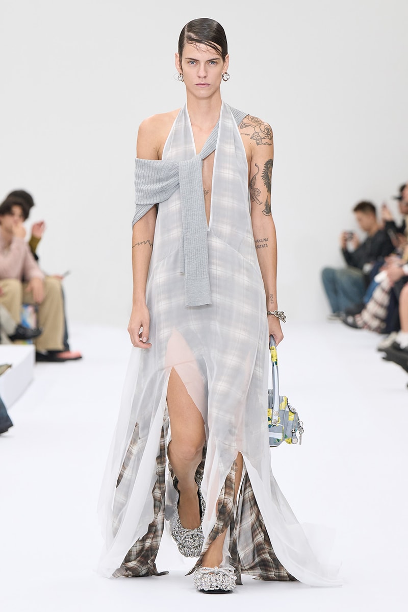 Acne Studios 2025 春夏女裝系列大秀正式登場