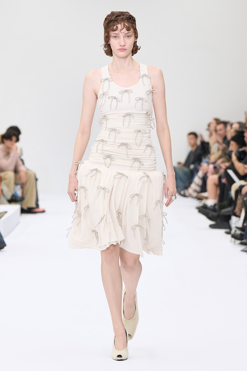 Acne Studios 2025 春夏女裝系列大秀正式登場