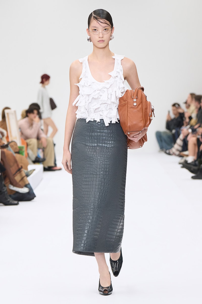 Acne Studios 2025 春夏女裝系列大秀正式登場