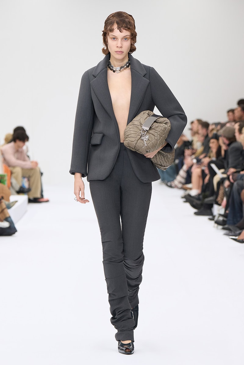 Acne Studios 2025 春夏女裝系列大秀正式登場