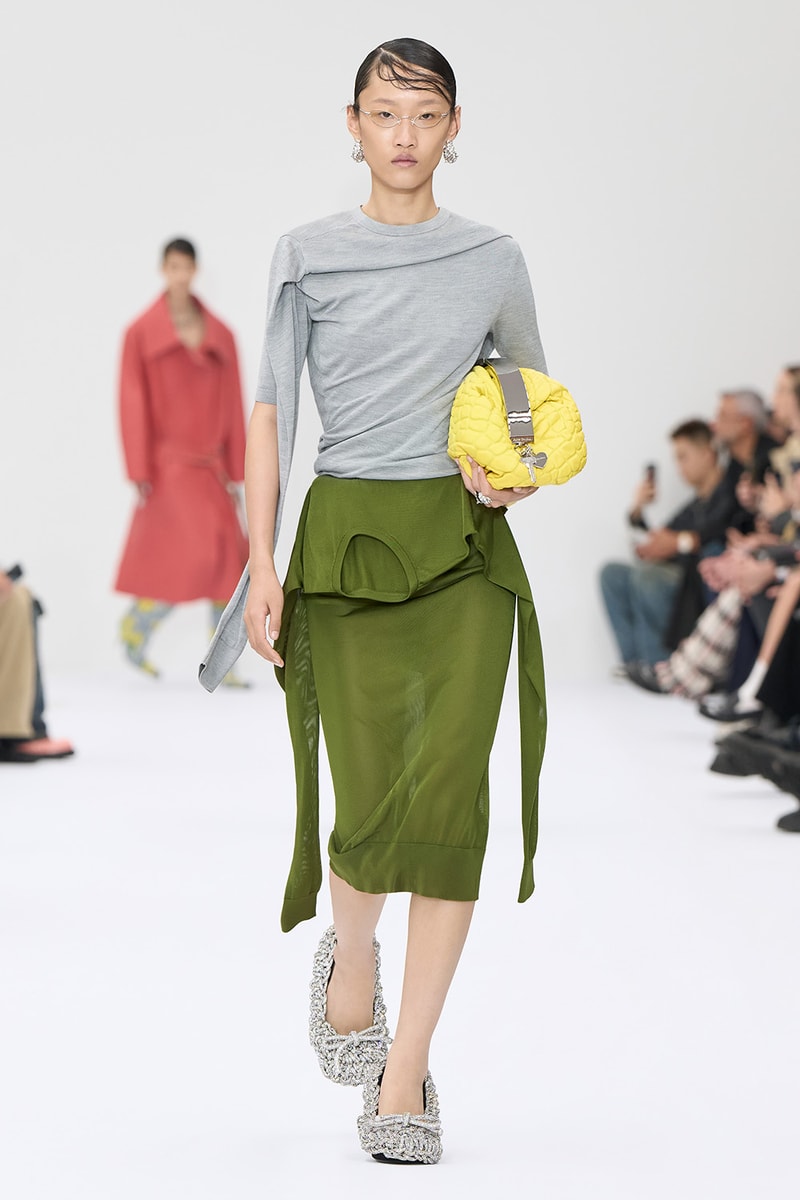 Acne Studios 2025 春夏女裝系列大秀正式登場
