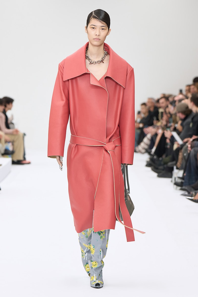 Acne Studios 2025 春夏女裝系列大秀正式登場