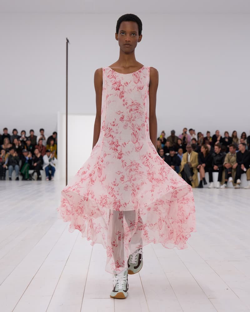 LOEWE 2025 春夏女裝系列大秀正式登場