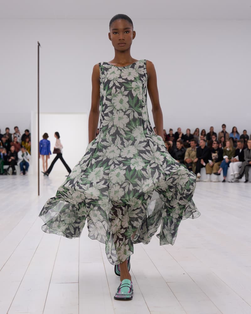 LOEWE 2025 春夏女裝系列大秀正式登場