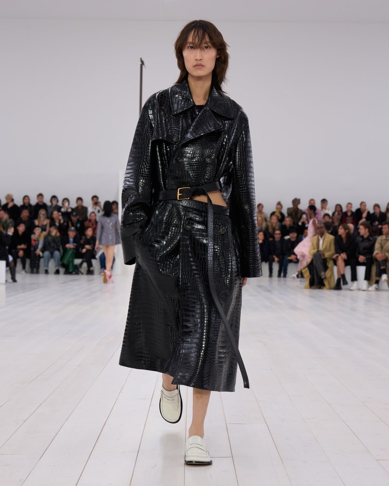 LOEWE 2025 春夏女裝系列大秀正式登場