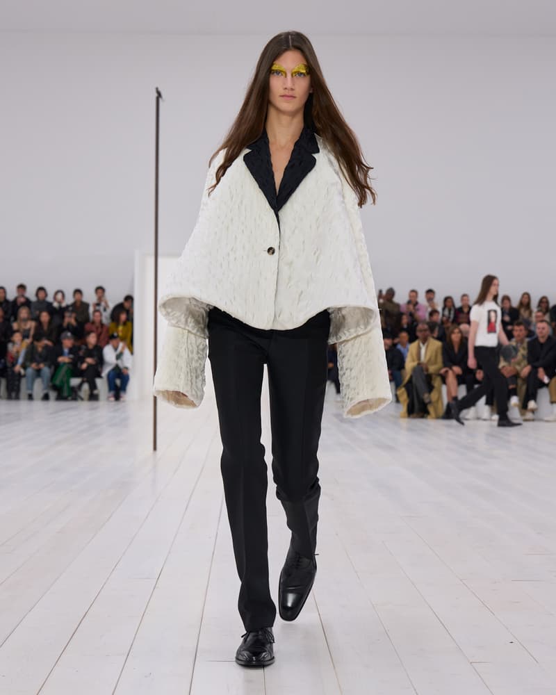 LOEWE 2025 春夏女裝系列大秀正式登場