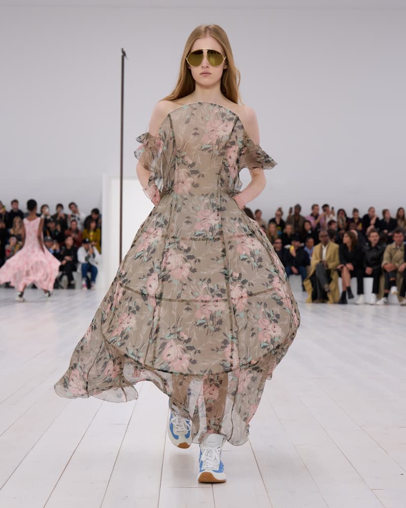 LOEWE 2025 春夏女裝系列大秀正式登場