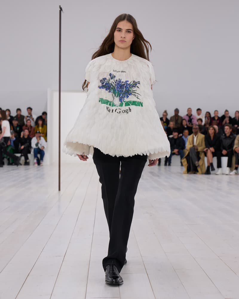 LOEWE 2025 春夏女裝系列大秀正式登場