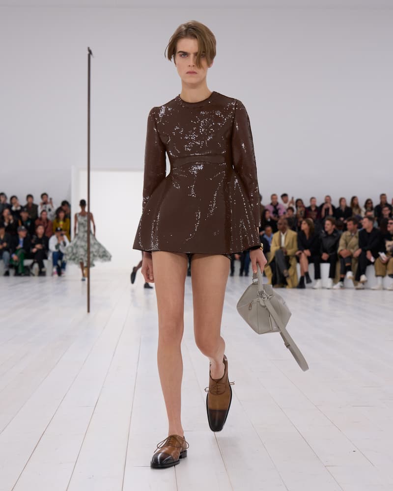 LOEWE 2025 春夏女裝系列大秀正式登場