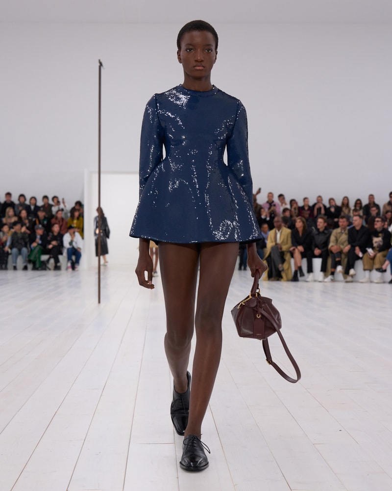 LOEWE 2025 春夏女裝系列大秀正式登場