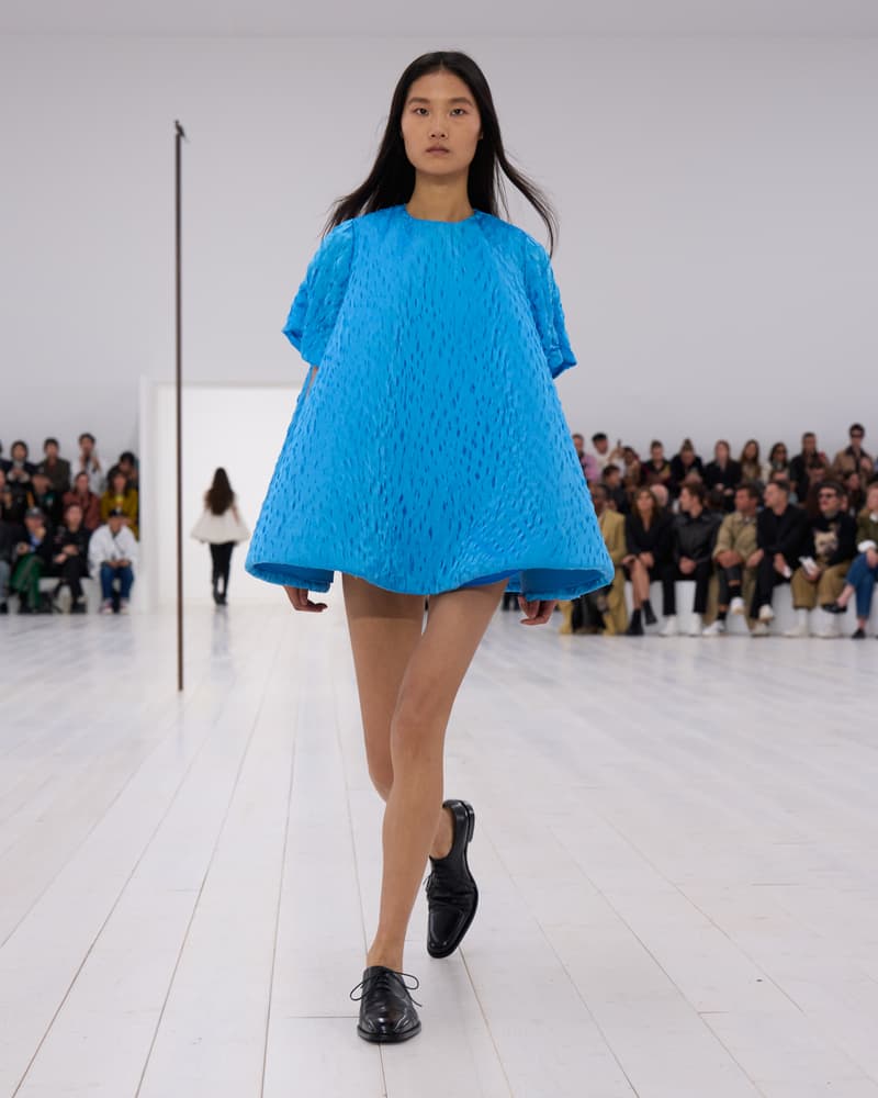 LOEWE 2025 春夏女裝系列大秀正式登場
