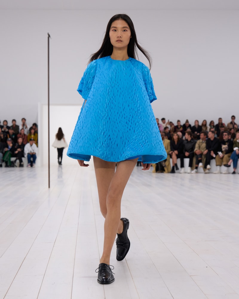LOEWE 2025 春夏女裝系列大秀正式登場