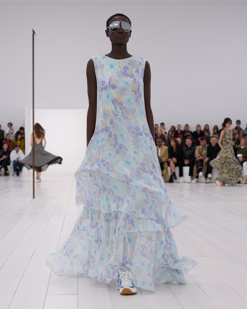 LOEWE 2025 春夏女裝系列大秀正式登場