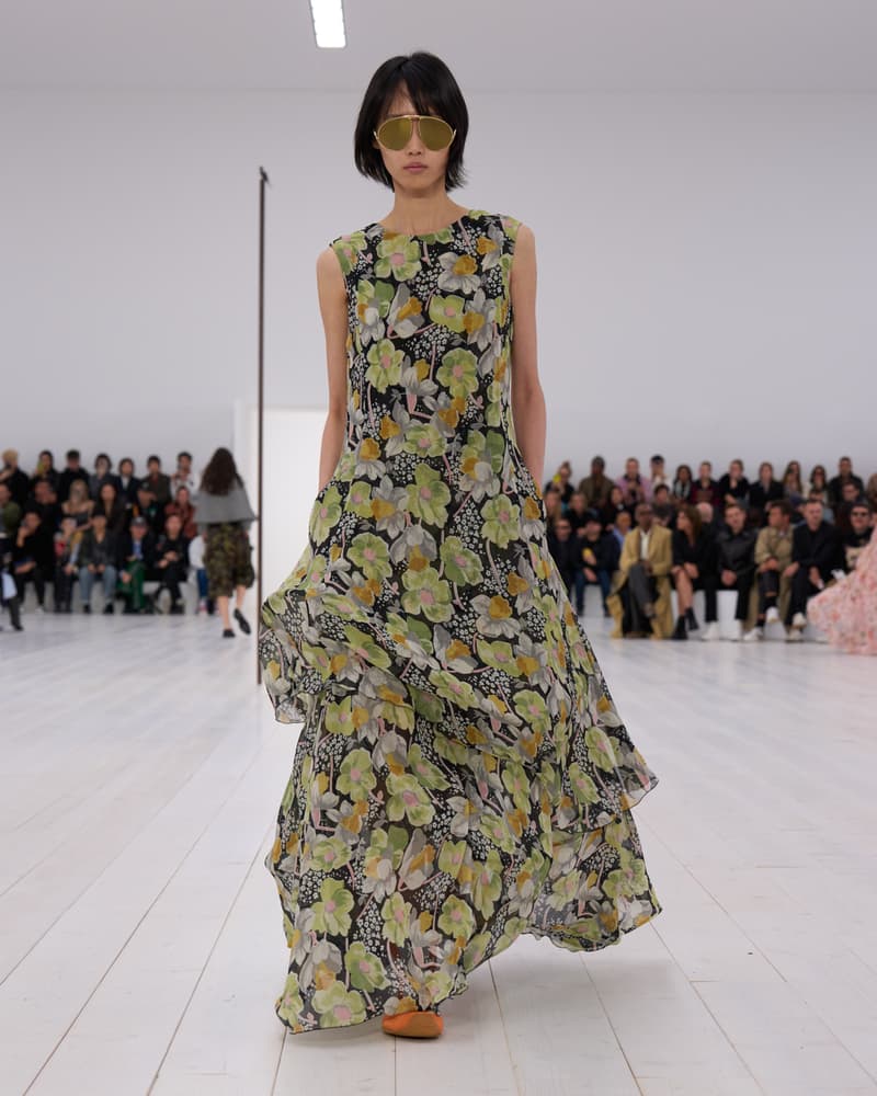 LOEWE 2025 春夏女裝系列大秀正式登場