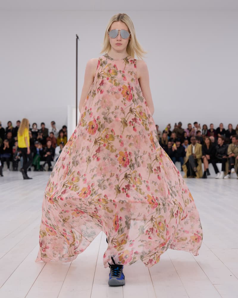 LOEWE 2025 春夏女裝系列大秀正式登場