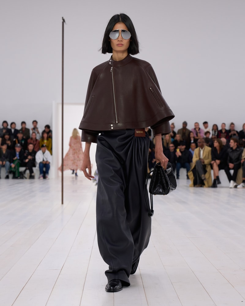 LOEWE 2025 春夏女裝系列大秀正式登場