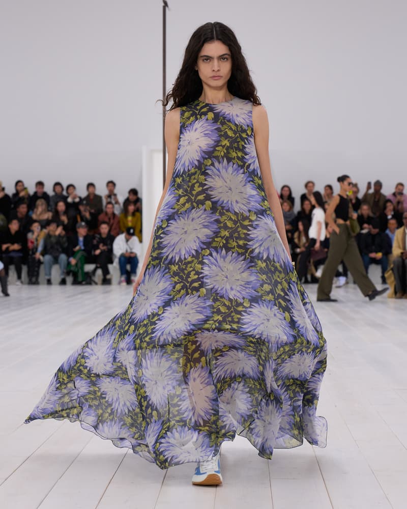 LOEWE 2025 春夏女裝系列大秀正式登場