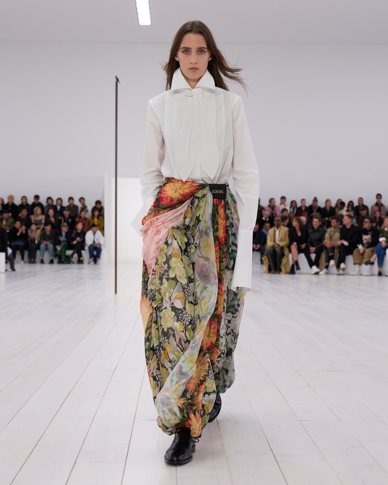 LOEWE 2025 春夏女裝系列大秀正式登場