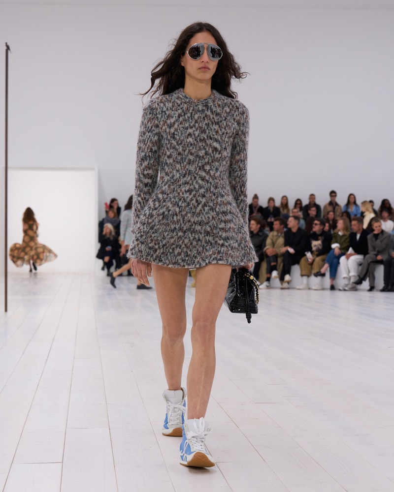 LOEWE 2025 春夏女裝系列大秀正式登場