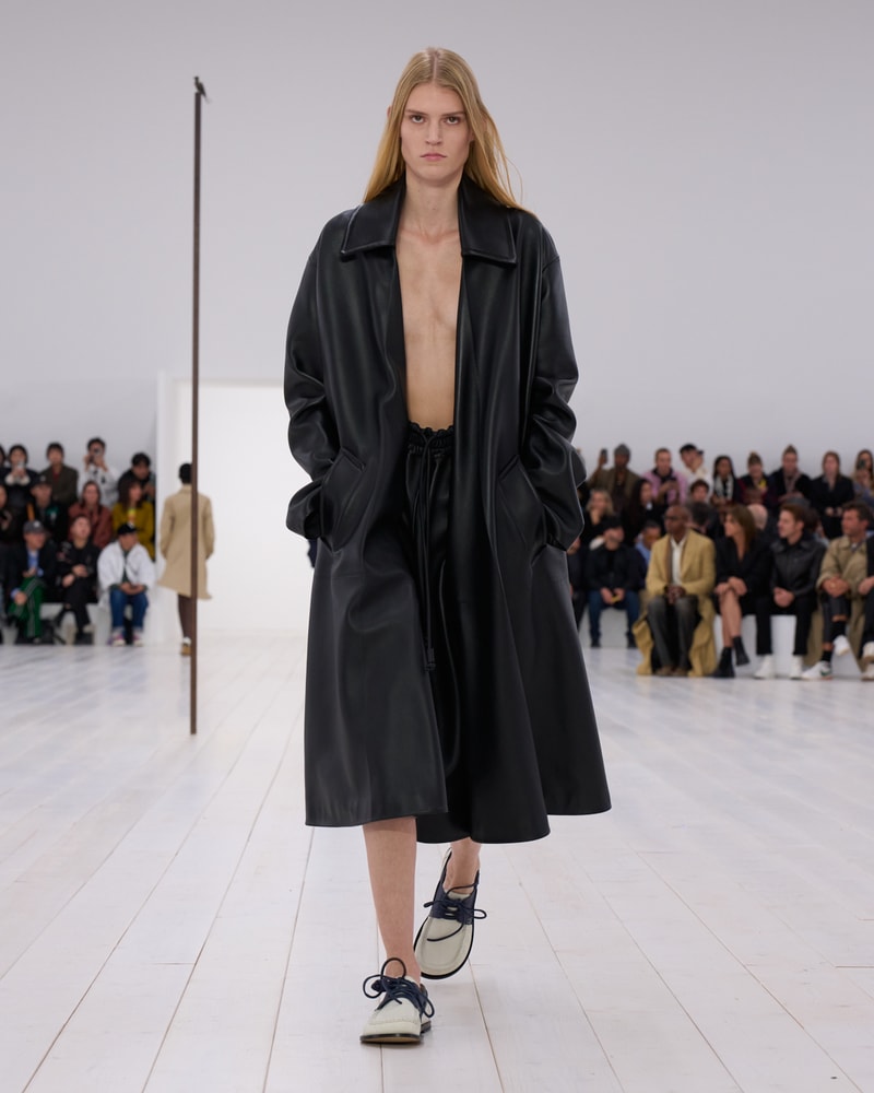 LOEWE 2025 春夏女裝系列大秀正式登場