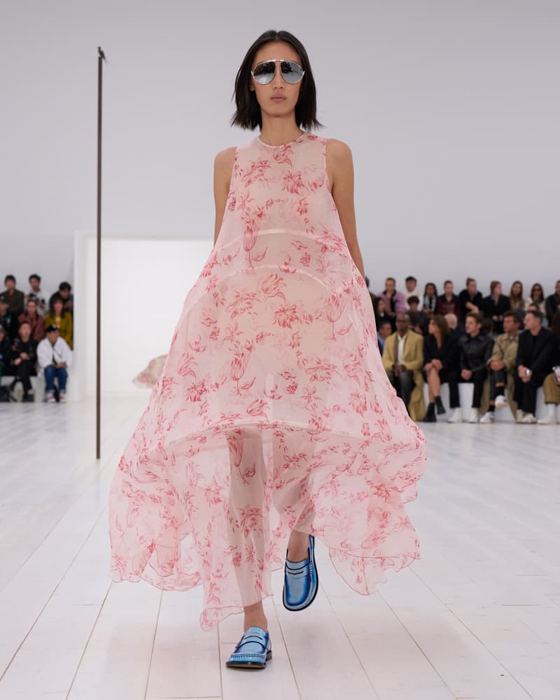 LOEWE 2025 春夏女裝系列大秀正式登場