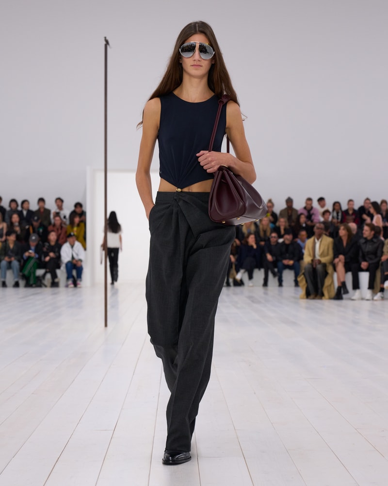 LOEWE 2025 春夏女裝系列大秀正式登場