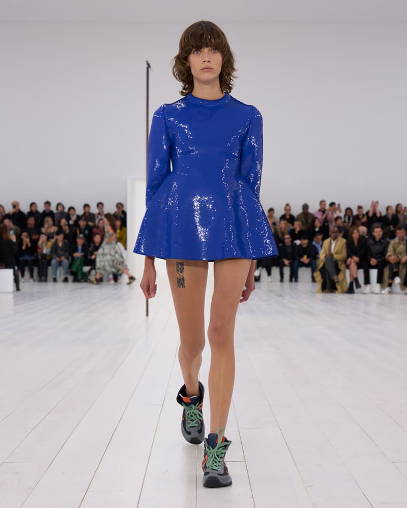 LOEWE 2025 春夏女裝系列大秀正式登場