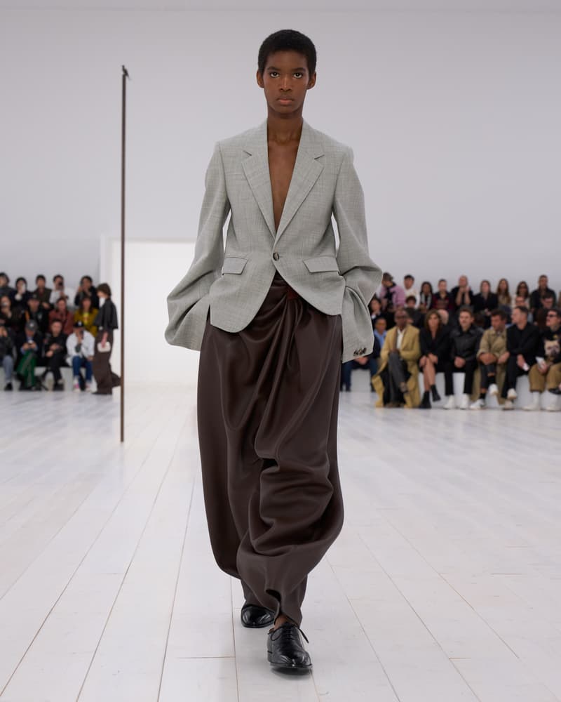 LOEWE 2025 春夏女裝系列大秀正式登場