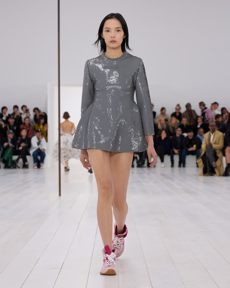 LOEWE 2025 春夏女裝系列大秀正式登場