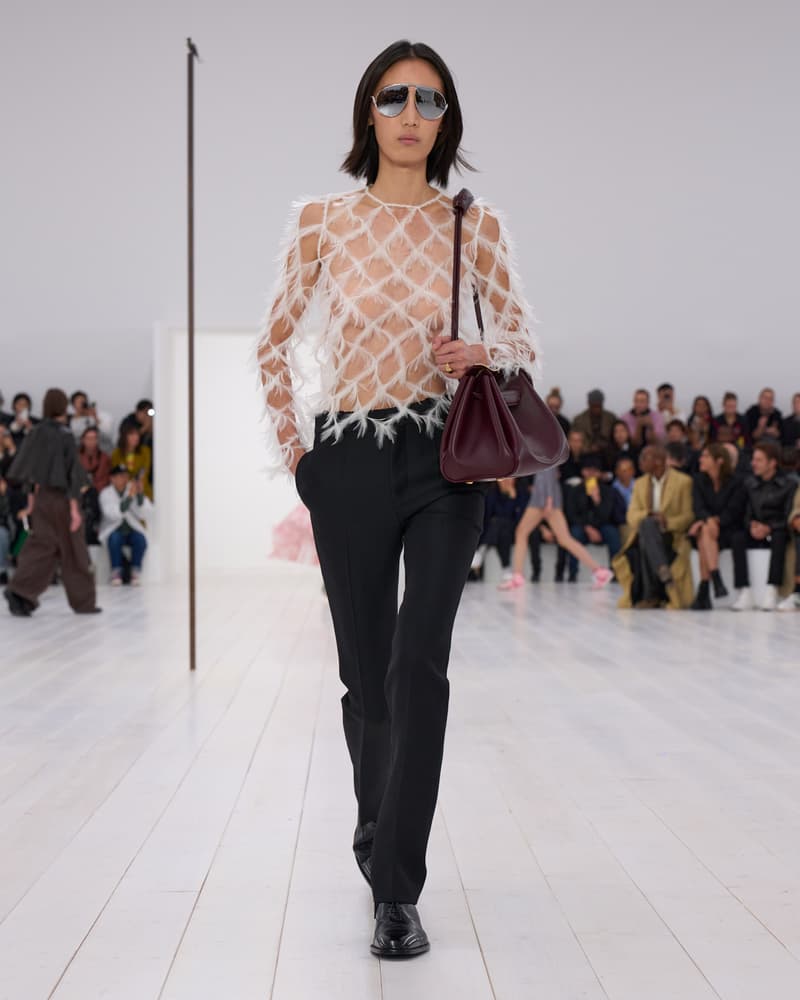 LOEWE 2025 春夏女裝系列大秀正式登場