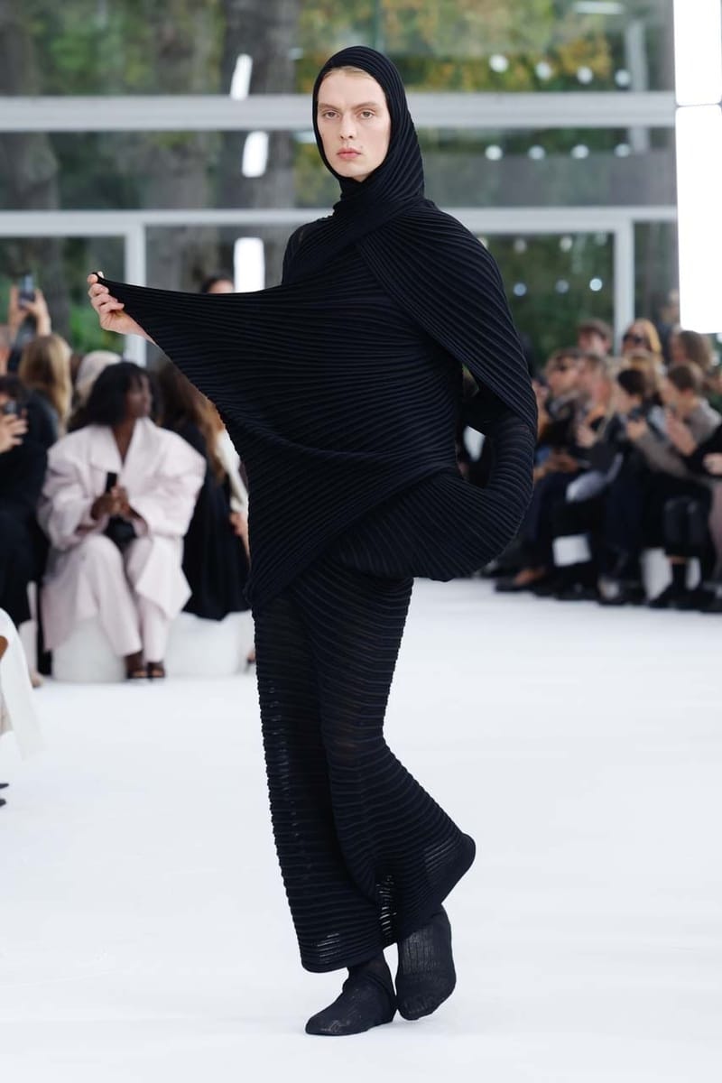 ISSEY MIYAKE 正式發佈 2025 全新春夏系列大秀