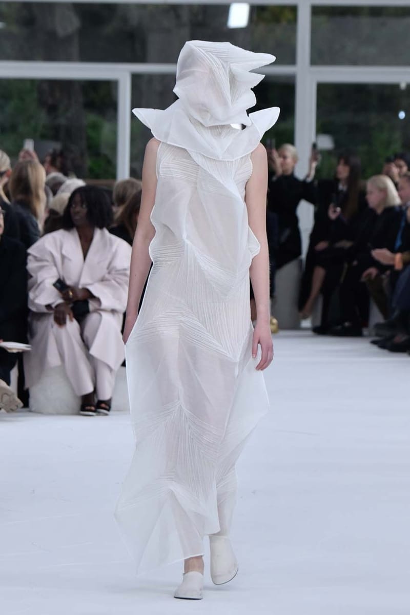 ISSEY MIYAKE 正式發佈 2025 全新春夏系列大秀