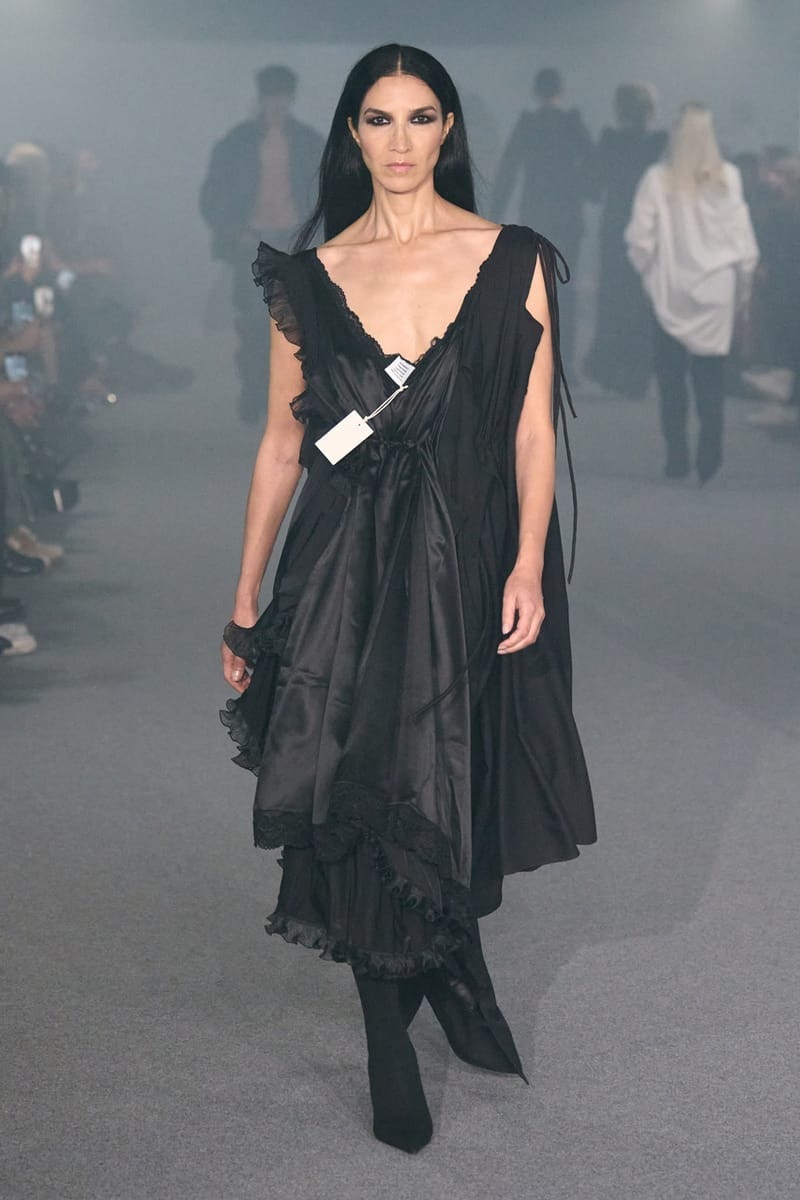 VETEMENTS 正式發佈 2025 全新春夏系列大秀