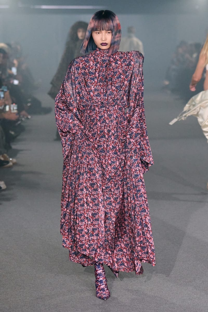 VETEMENTS 正式發佈 2025 全新春夏系列大秀