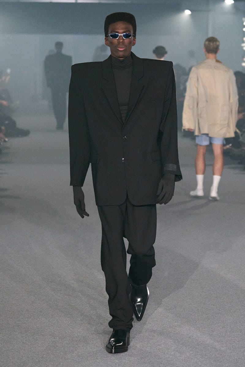 VETEMENTS 正式發佈 2025 全新春夏系列大秀
