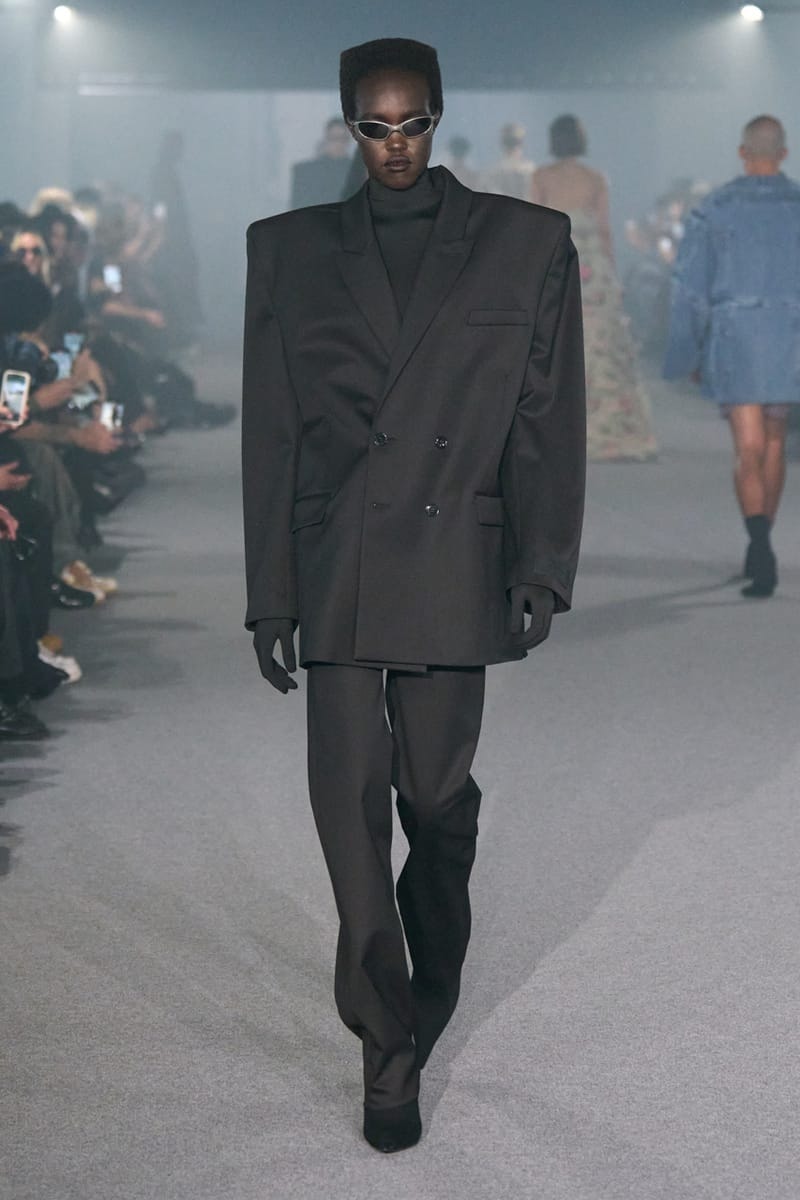 VETEMENTS 正式發佈 2025 全新春夏系列大秀