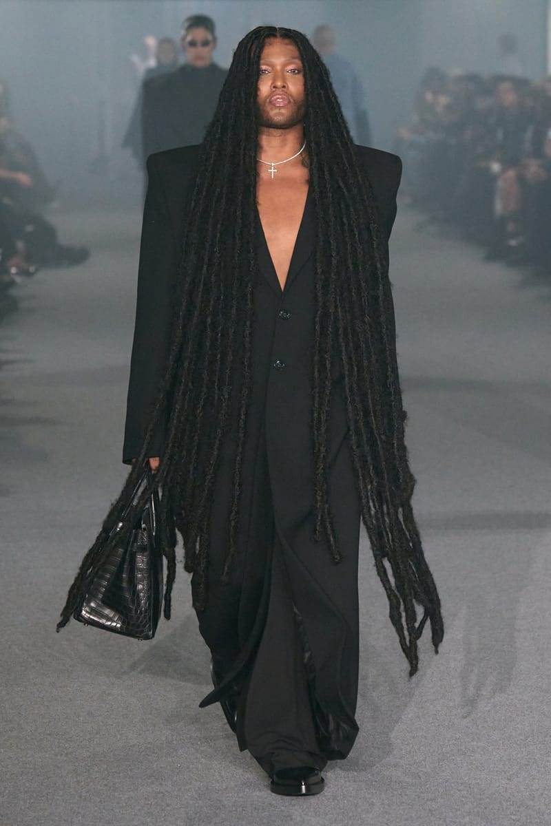 VETEMENTS 正式發佈 2025 全新春夏系列大秀