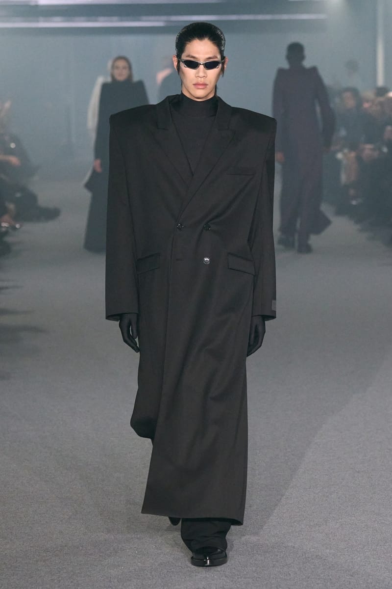 VETEMENTS 正式發佈 2025 全新春夏系列大秀