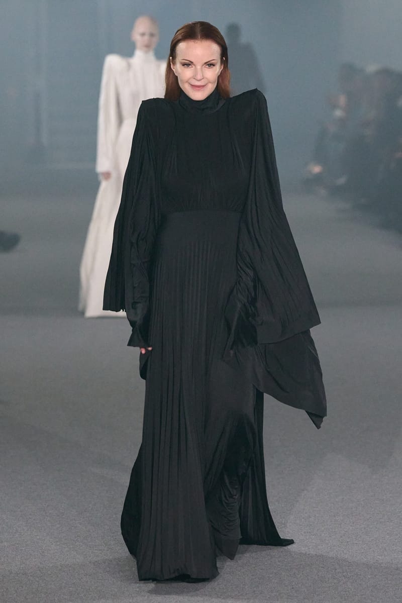 VETEMENTS 正式發佈 2025 全新春夏系列大秀