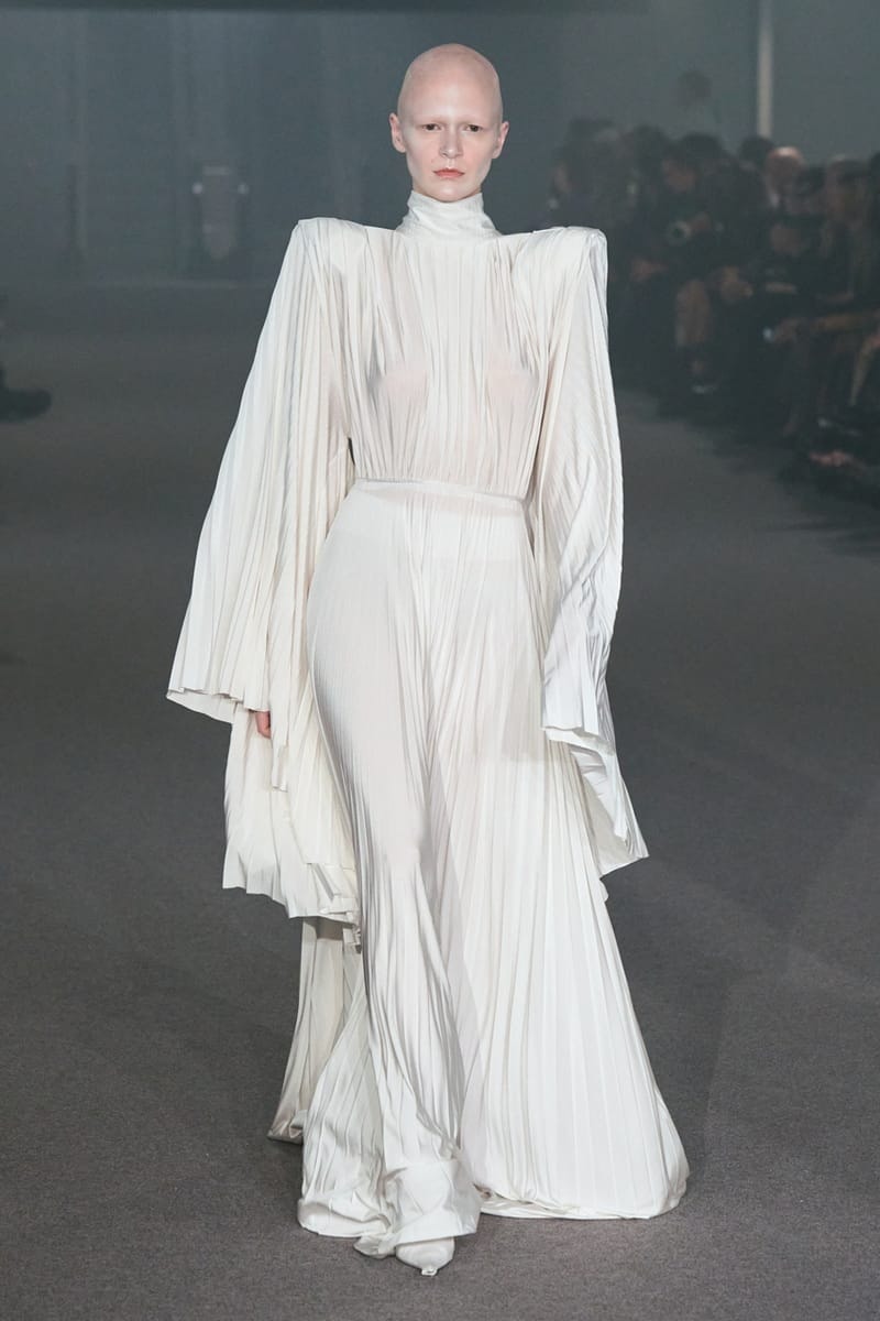 VETEMENTS 正式發佈 2025 全新春夏系列大秀