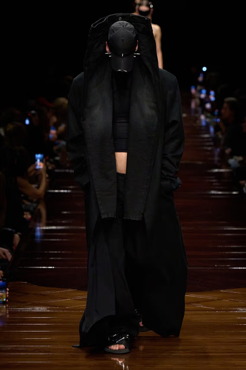 Balenciaga 2025 夏季系列大秀登場