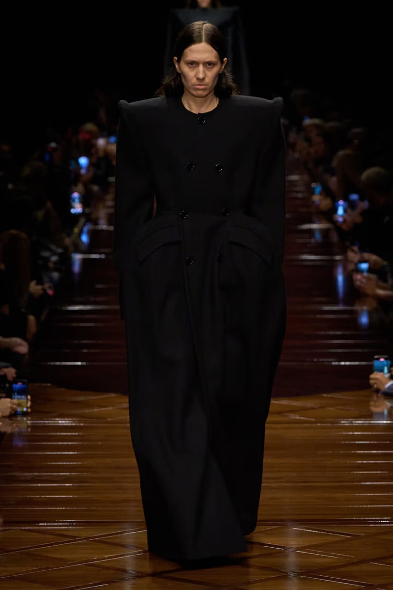 Balenciaga 2025 夏季系列大秀登場