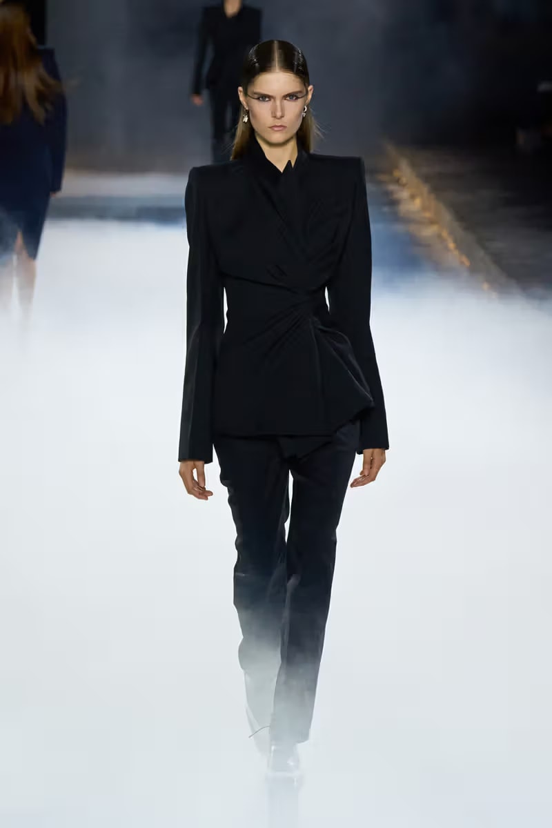 對於「班西女妖」的真身幻想！McQueen 2025 春夏系列大秀正式登場